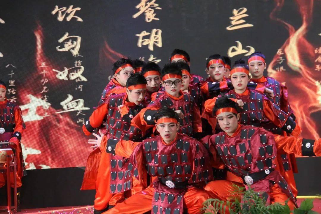 手机开机有震动但黑屏？游戏画面