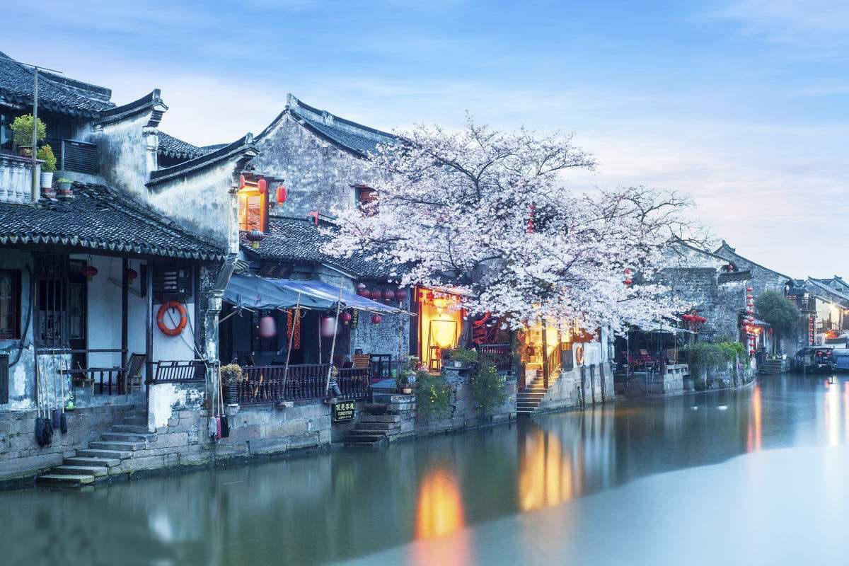 山东临沂两小伙深夜街头赠药，被受赠者强塞了两盒中华烟，这一幕有多温暖？游戏画面